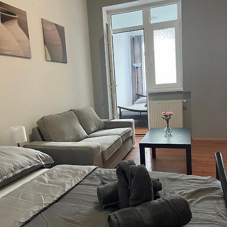 1St Plaza Apartment Братислава Екстер'єр фото