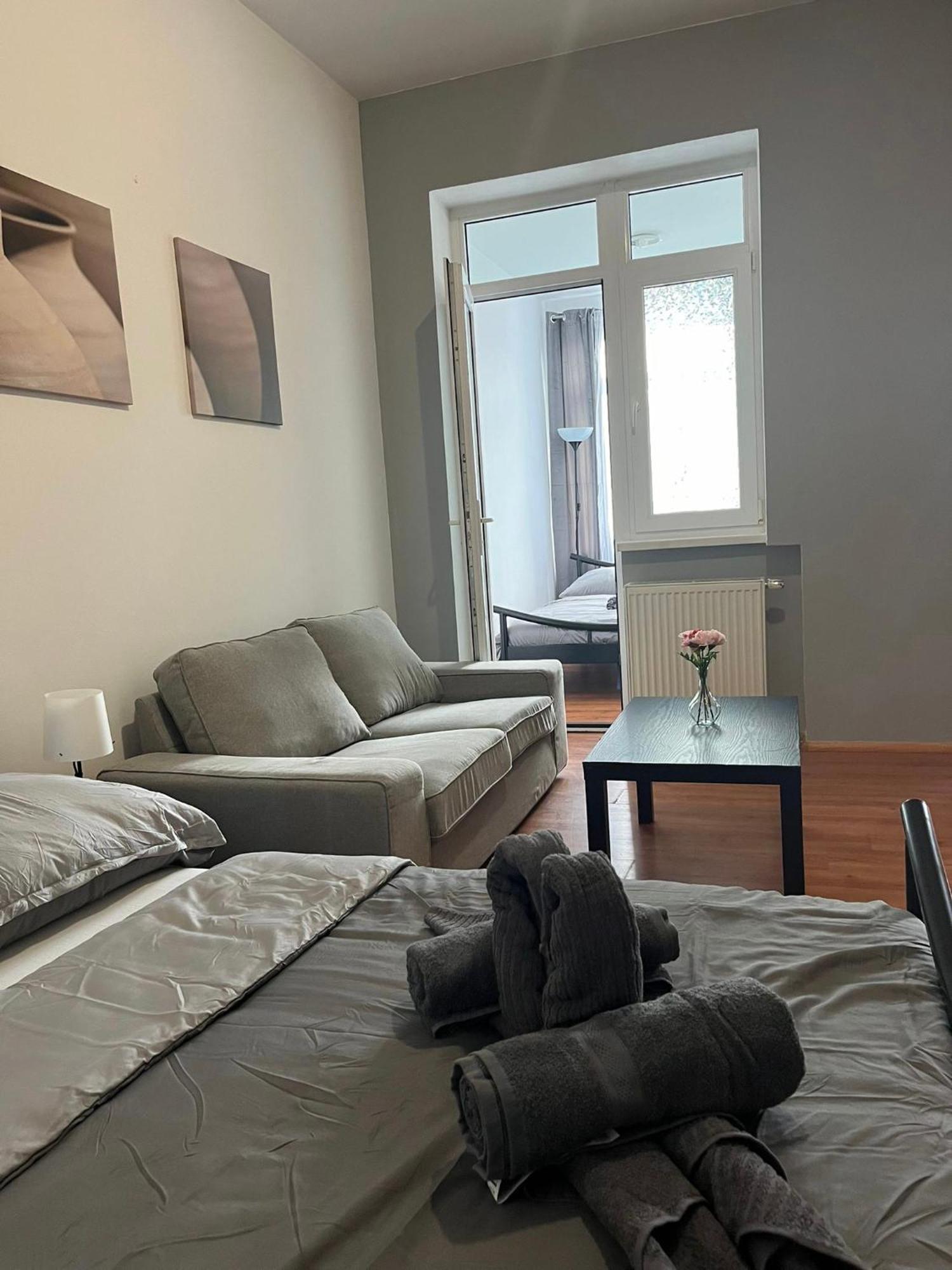 1St Plaza Apartment Братислава Екстер'єр фото